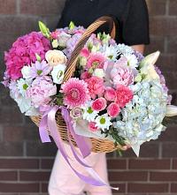 Композиция солнечный день в Крюково Цветочная композиция из Розы, Хризантемы, Пионы и Лизиантусы в корзине в Крюково