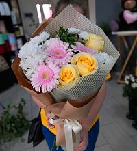 Букет цветов из:  Герберы, Розы и Хризантемы в Крюково