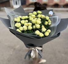 Букет Белые кустовые розы Солинеро в Крюково