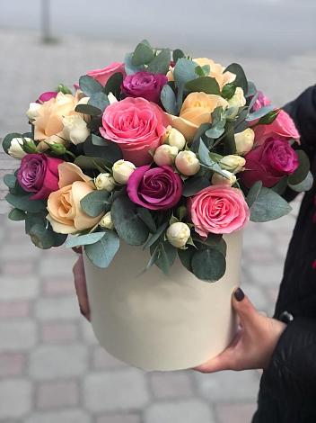 Цветочная композиция из Розы в шляпной коробке в Крюково